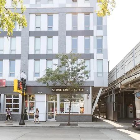 Frontdesk Chic Open Wrigleyville Studio Apt